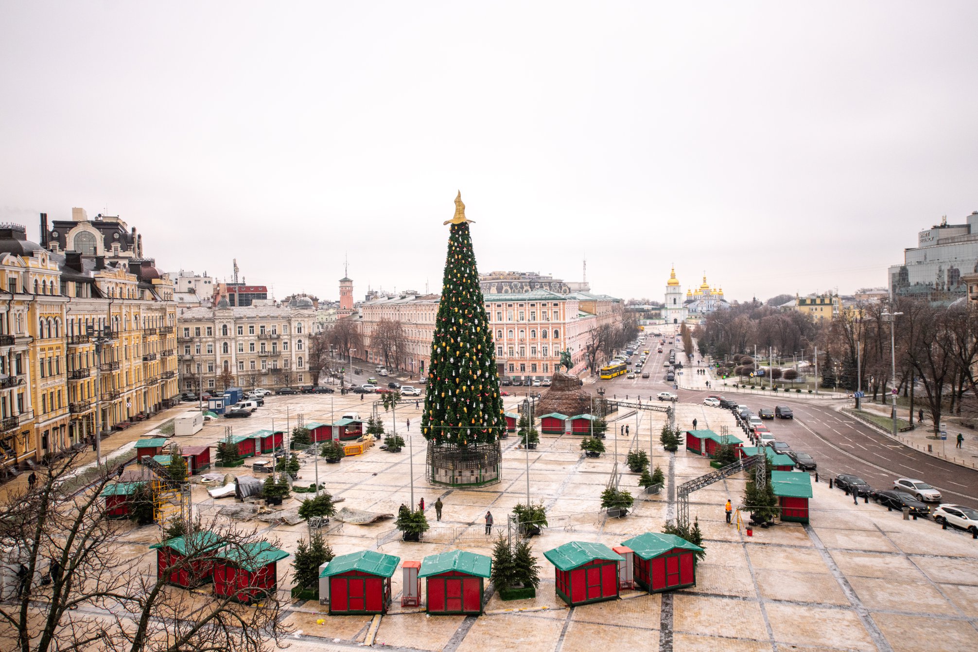 Главная елка Украины-2021 на Софиевской площади в Киеве