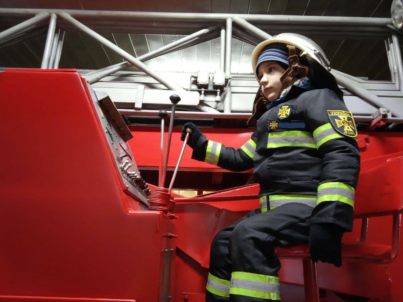 Рятувальники здійснили мрію п'ятирічного хлопчика