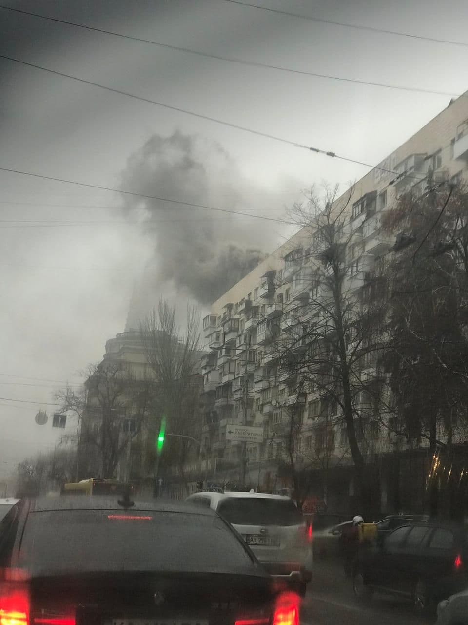 У багатоповерхівці Києва горіло кафе: загасили за годину