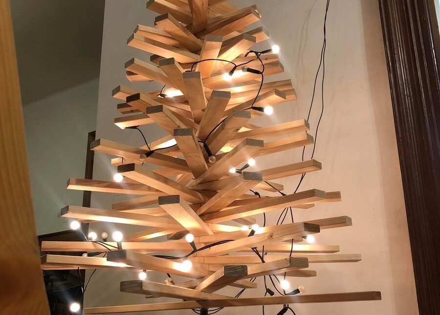 У Закарпатській області музиканти виготовили екоялинку у стилі лофт