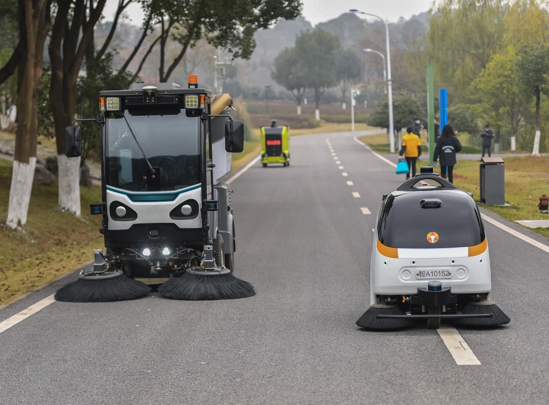 В китайском Ухане с нового года будут ездить беспилотные автобусы, уборочные машины и торговые автоматы