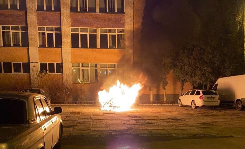 У Львові підпалили автомобіль детективу НАБУ