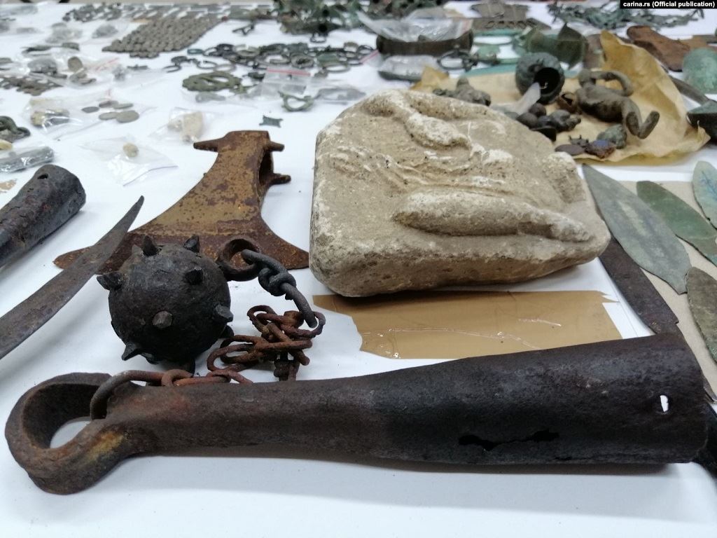 Серб намагався вивезти з України стародавні артефакти