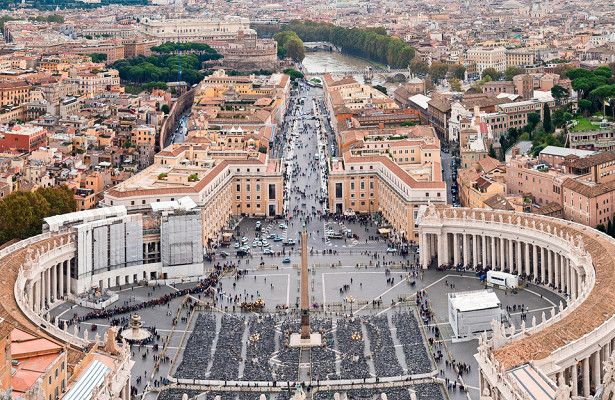 Ватикан назвал вакцину от коронавируса морально приемлемой