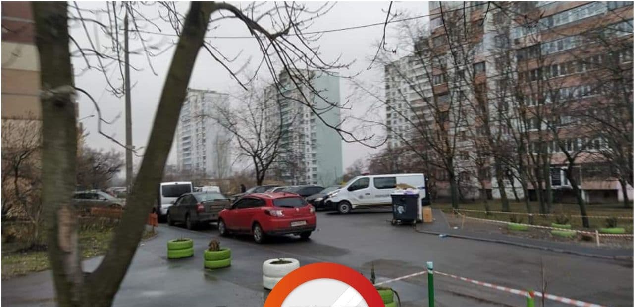 В Киеве сын зарезал мать и десять дней спал с ее трупом