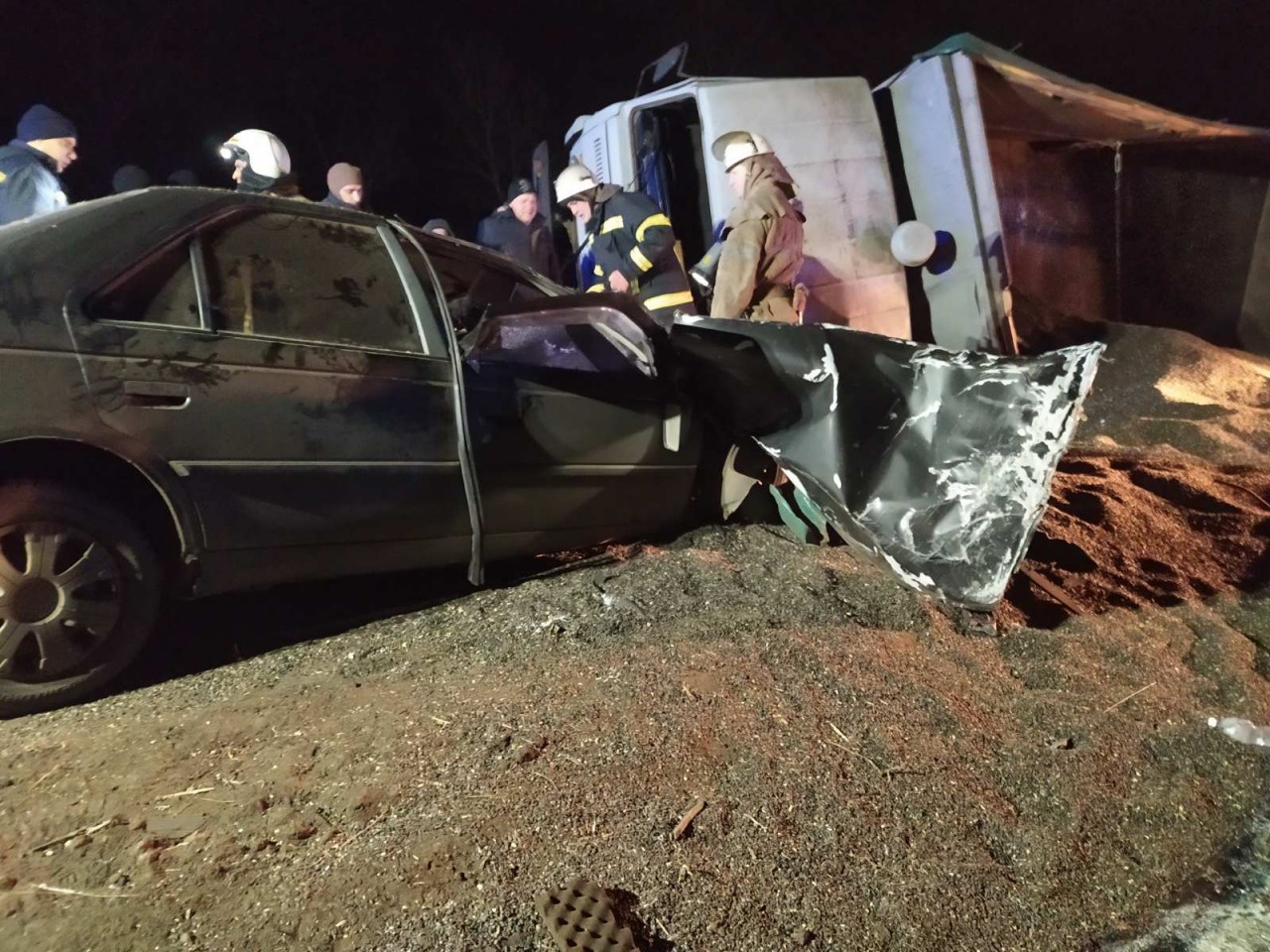 У Харківській області на трасі зіткнулись чотири машини: є постраждалі