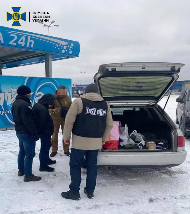 На Львовщине военный продавал украденные из части радиостанции