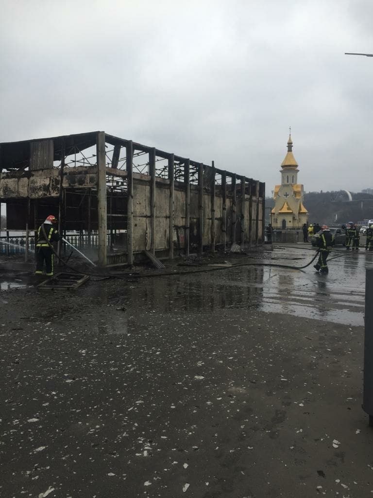 Пожежа на поштовій площі у Києві