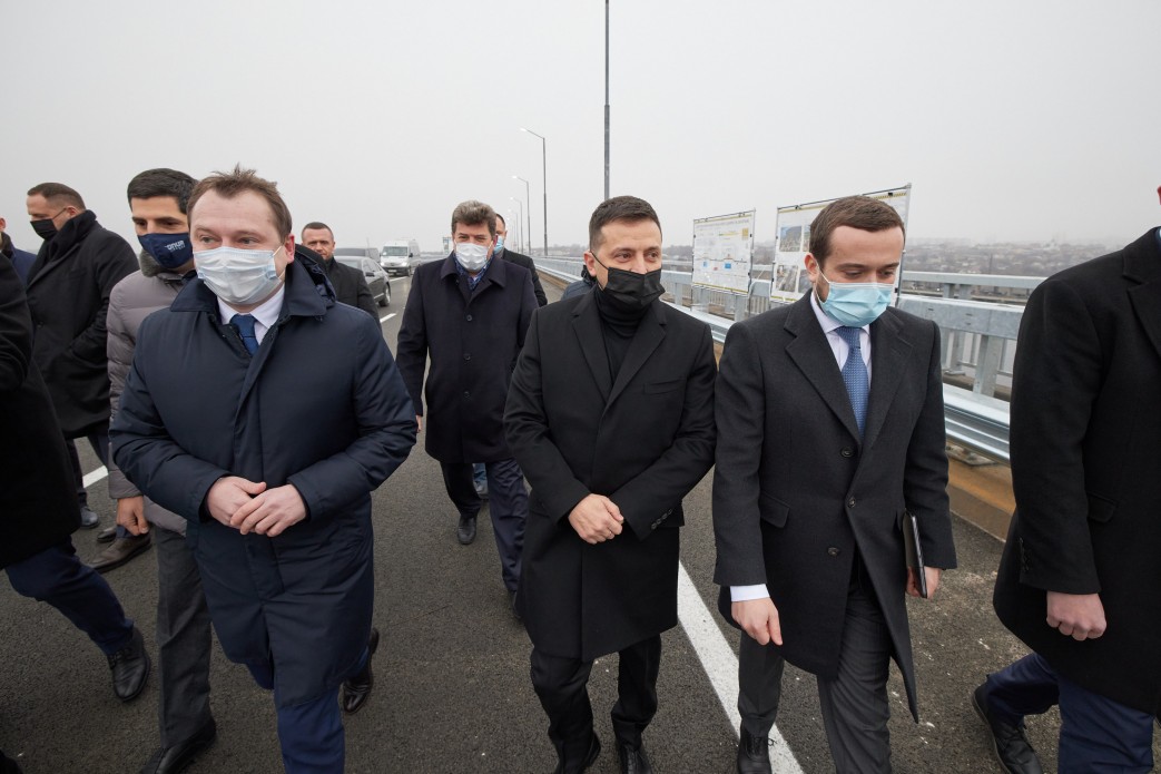 Зеленский обещает соединить Восток и Запад страны новой дорогой