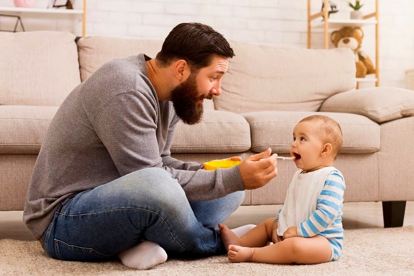 Тато в декреті, мама на роботі: чоловіки зможуть йти у відпустку по догляду за дитиною