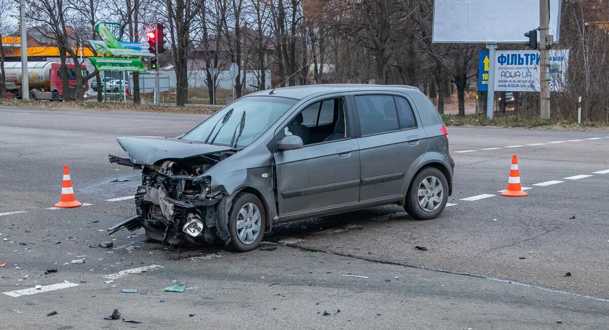 У Дніпрі під час зіткнення двох машин постраждала жінка