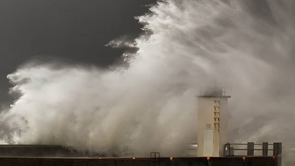 В Італії вирує потужний шторм: загинув пожежник