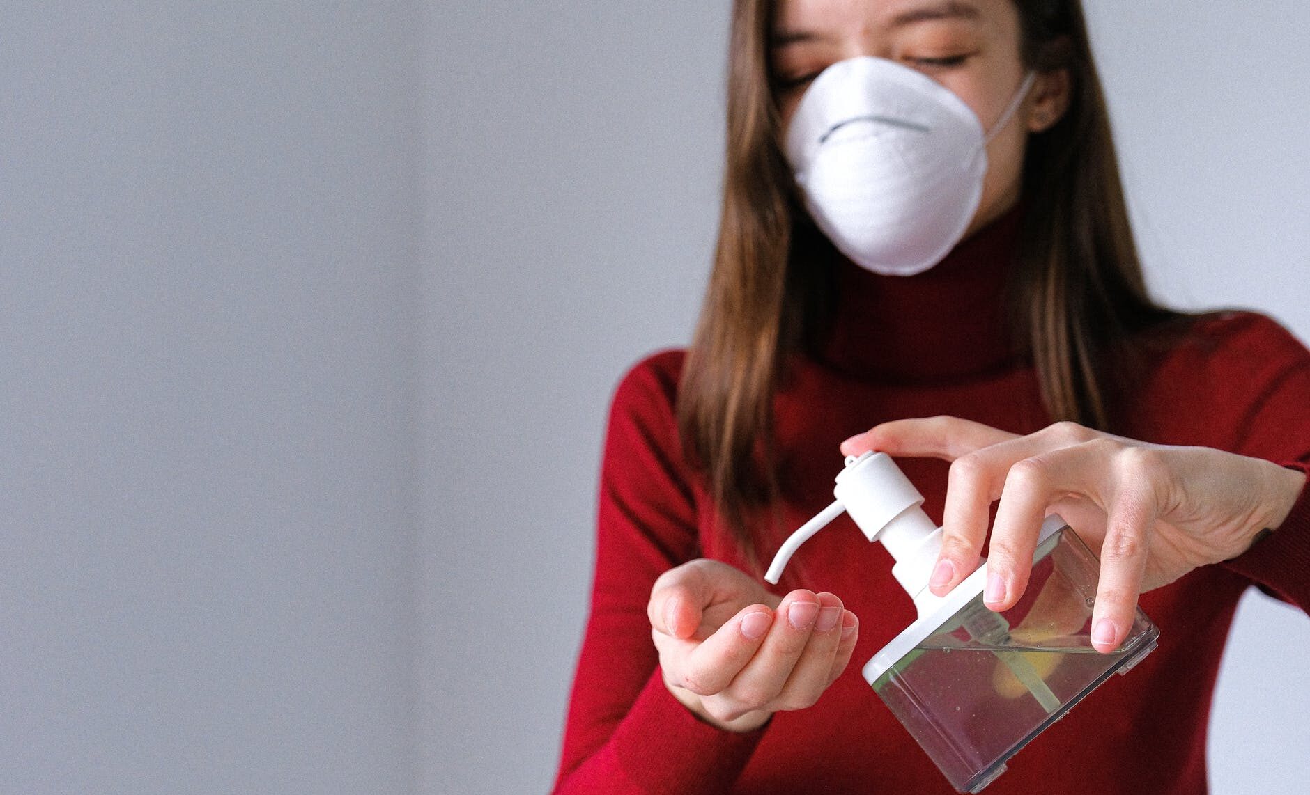 Можна переплутати з застудою: лікар назвав ознаки "ковідного" кашлю