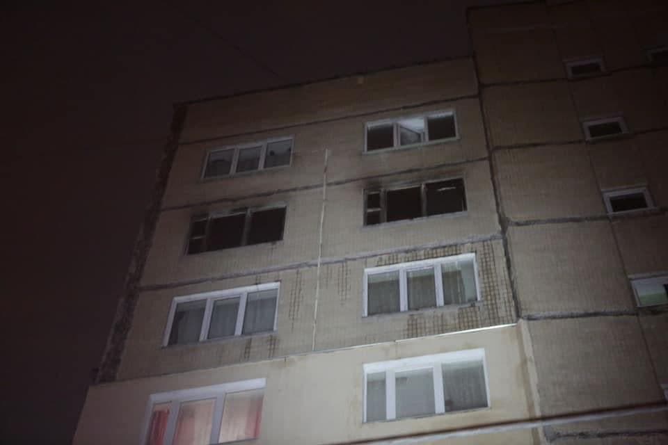 У Києві горіла багатоповерхівка: постраждали люди