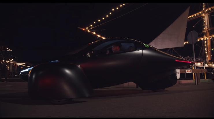 Трехколесный электромобиль