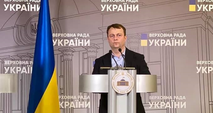 Одного з позафракційних народних депутатів позбавили повноважень