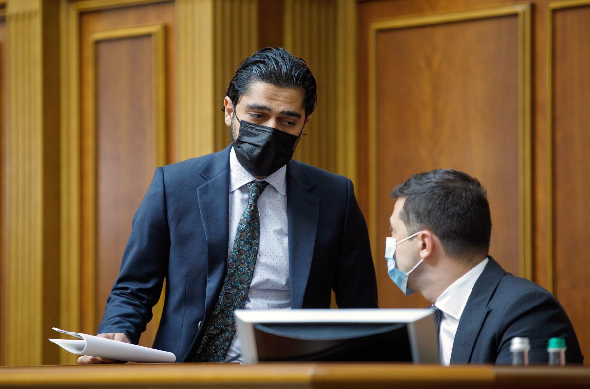 Лерос попросил Раду переселить Зеленского к Януковичу на золотой унитаз (видео)