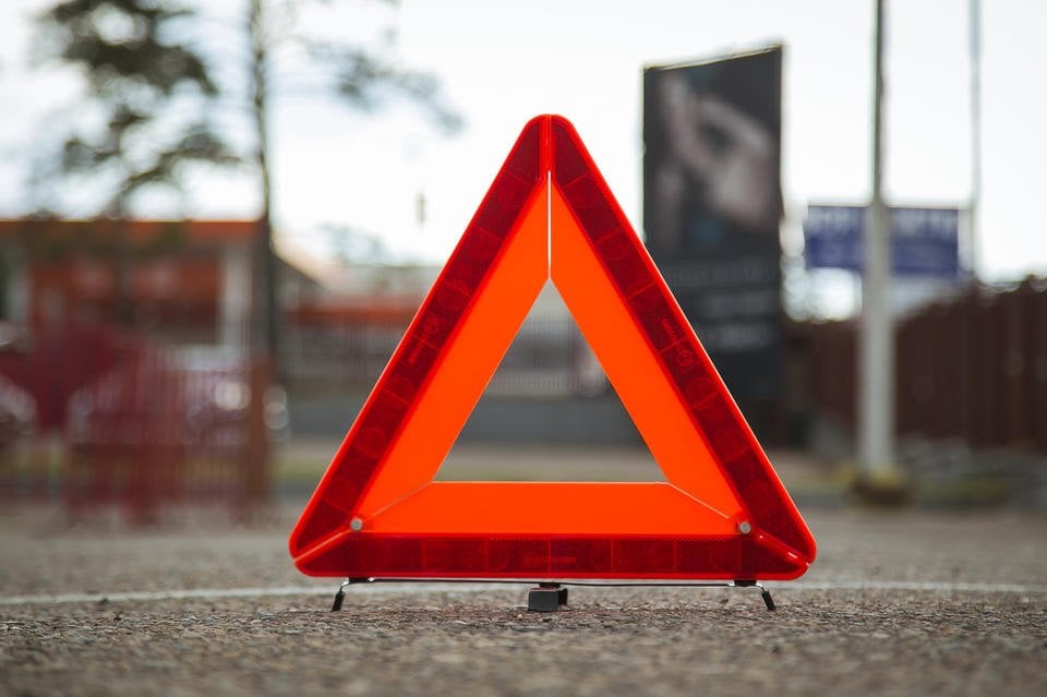 У Львівській області сталася ДТП: водійка збила на узбіччі трьох дітей