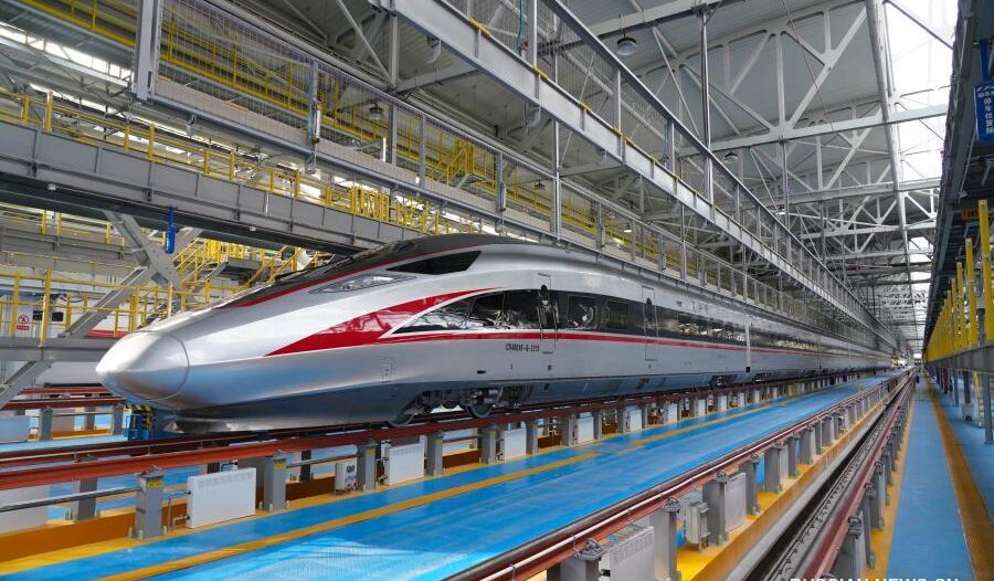 У Китаї розробили новий потяг, який розганяється до 350 км