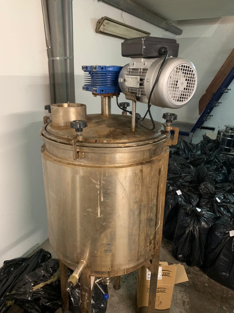 Масштабну нарколабораторію знайшли у Київській області - фото