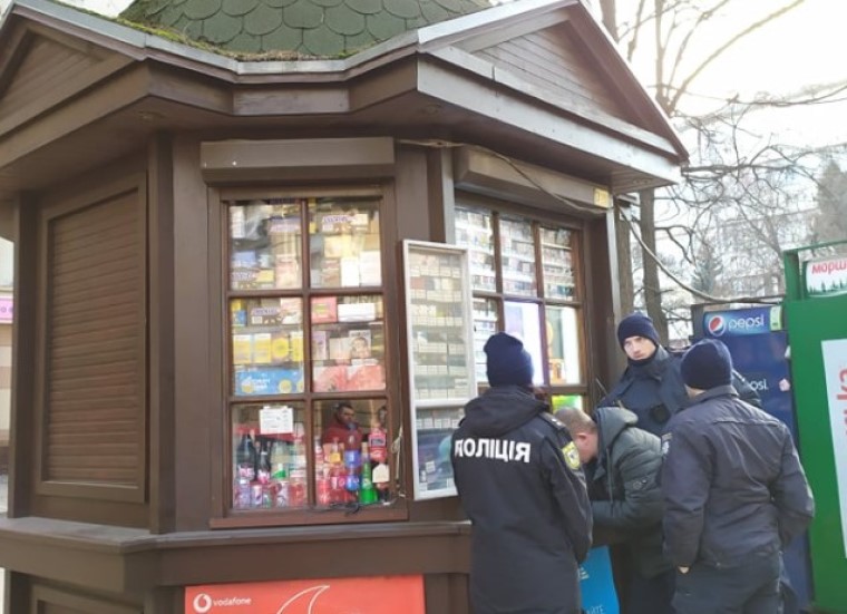 Степанов отправил украинцев в киоски за кофе, сигаретами и батарейками - видео