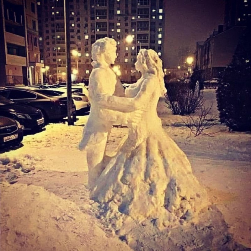 Іспанці зліпили зі снігу скульптури рідкісної краси – фото