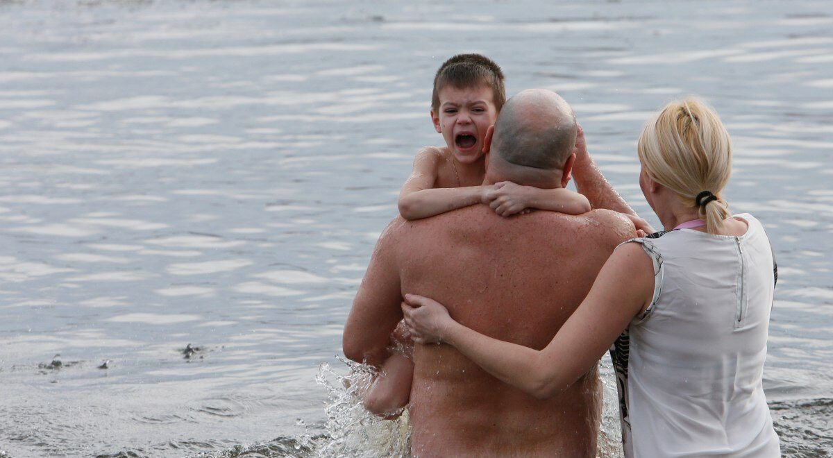 Як правильно купатися на Водохреща: поради від лікарів