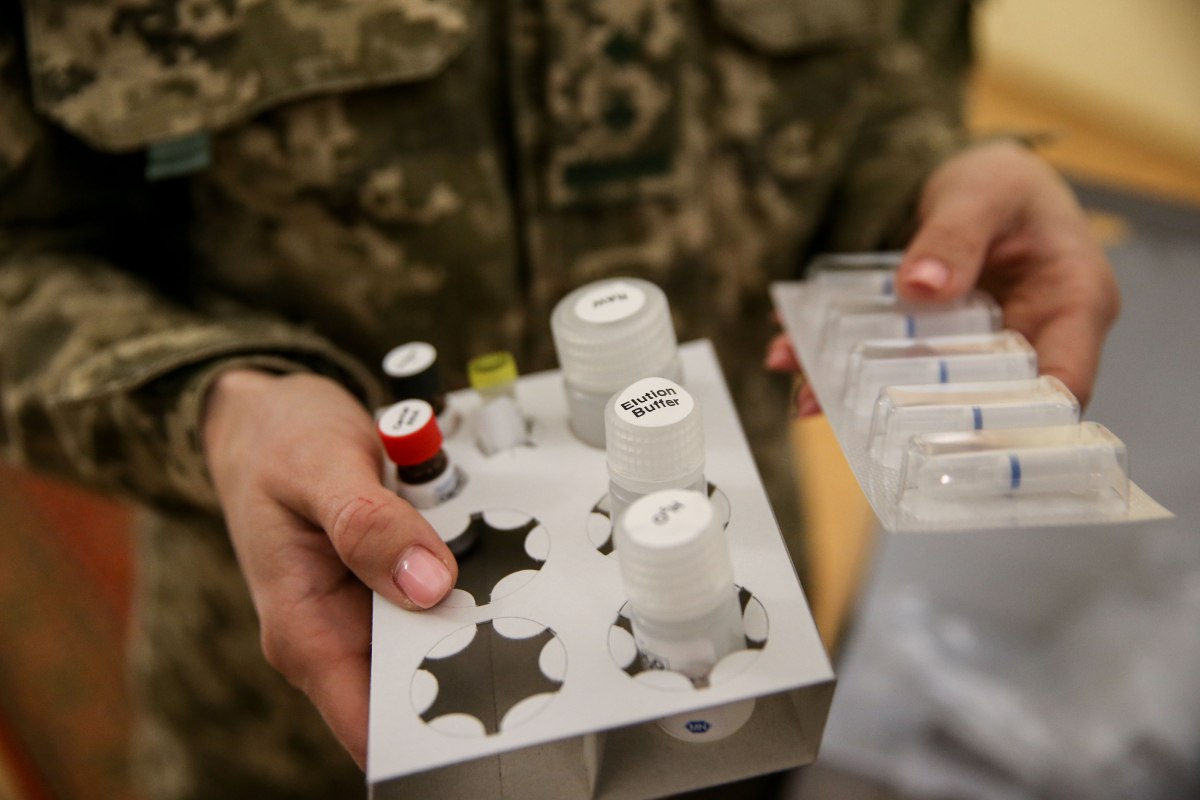 Это фейк: Украина не закупала российские ПЦР-тесты