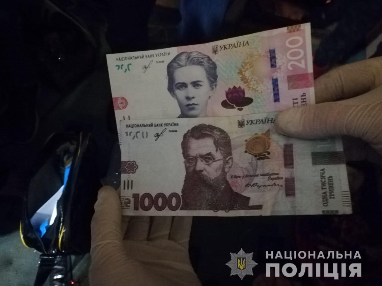 На Дніпропетровщині подружжя друкувало фальшиві гроші і продавало їх через інтернет