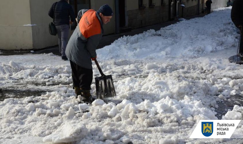 У Львові з ожеледицею боротимуться кавовою гущею