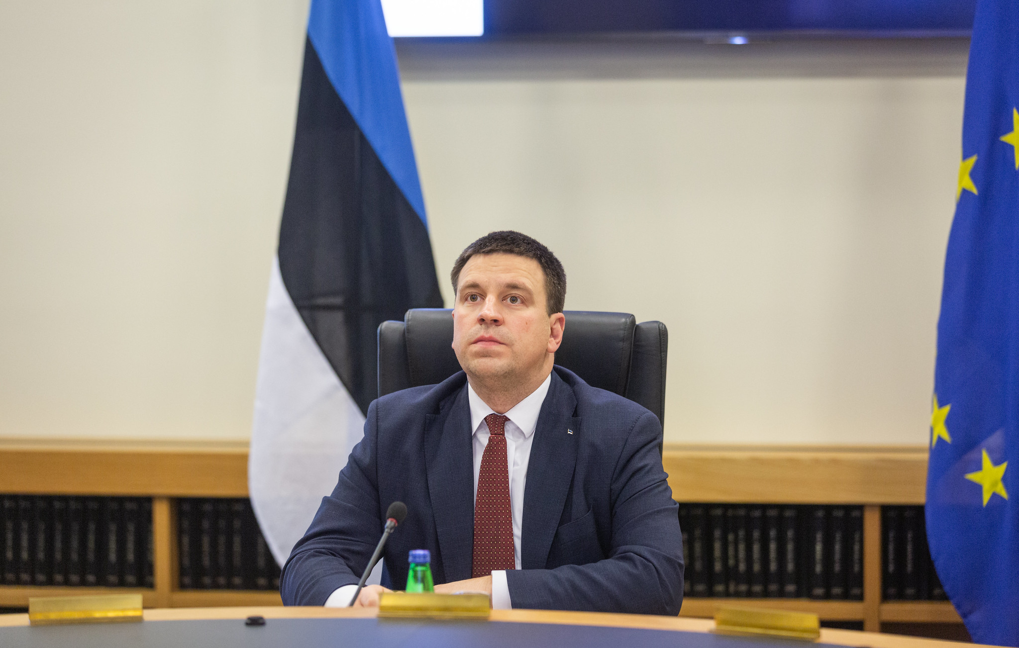 Премьер-министр Эстонии подал в отставку из-за коррупционного скандала