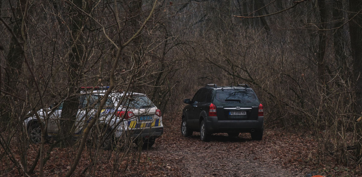 В Днепре в лесу нашли труп мужчины без внутренних органов