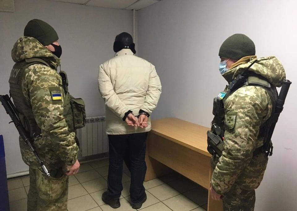 У Сумській області 60-річний рецидивіст пішки хотів перетнути кордон - відео