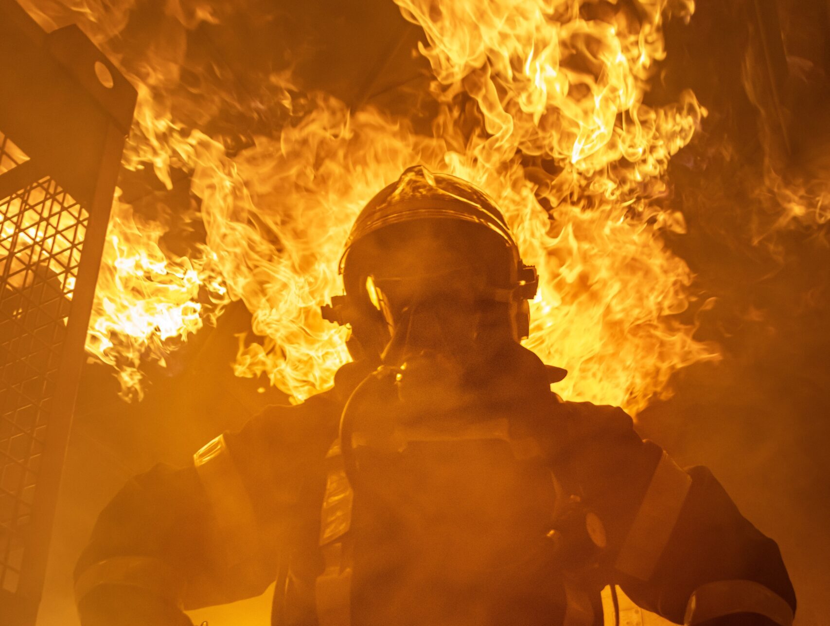 Двоє людей загинуло в пожежі, яка сталась у багатоповерхівці в Києві