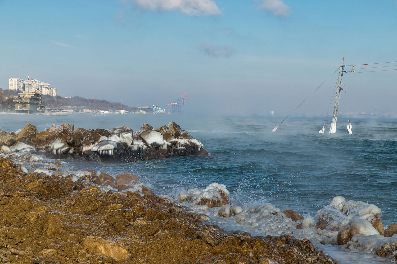 Море в Одесі зимою