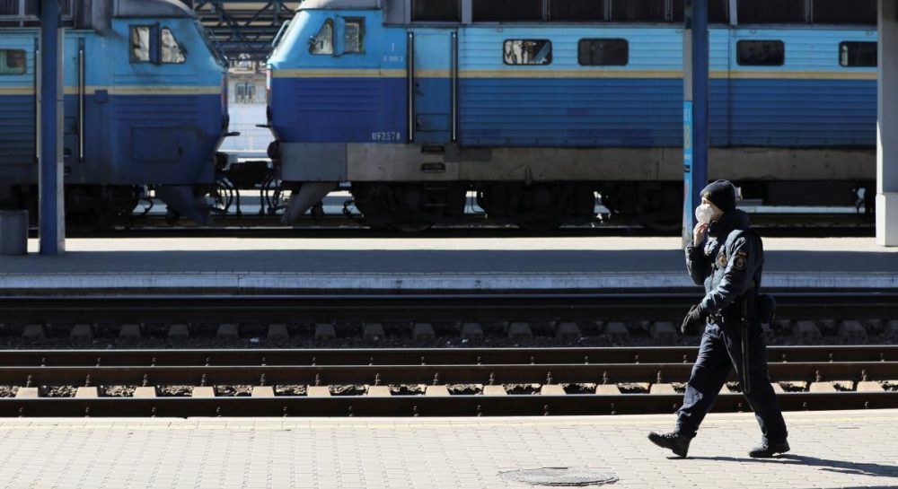 Из-за "красной зоны" поезда в Ивано-Франковской области останавливаться не будут