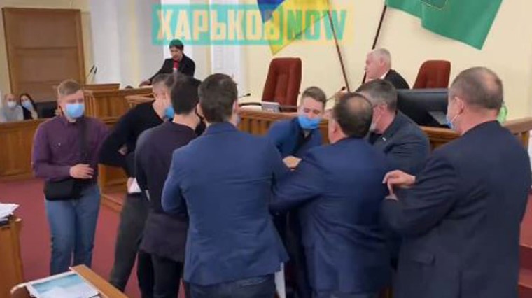 В Харькове на сессии городского совета избили депутатов от партии Шария - видео