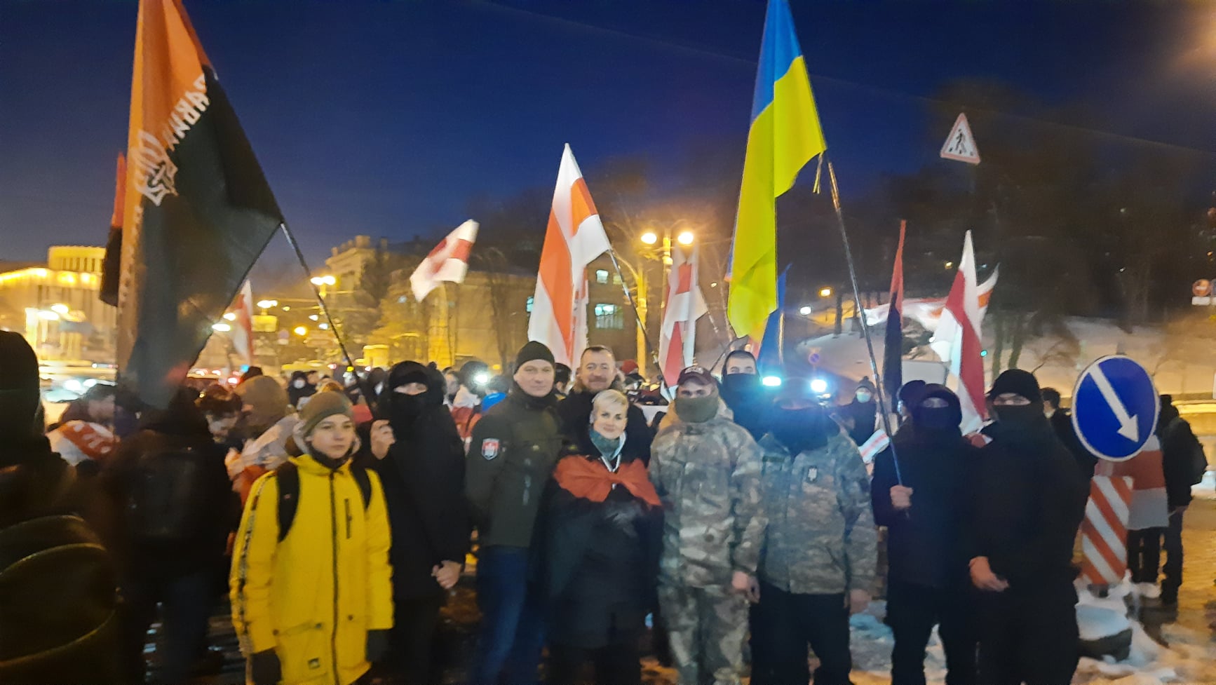 На Михайловской площади в Киеве проходит шествие памяти Небесной Сотни - видео