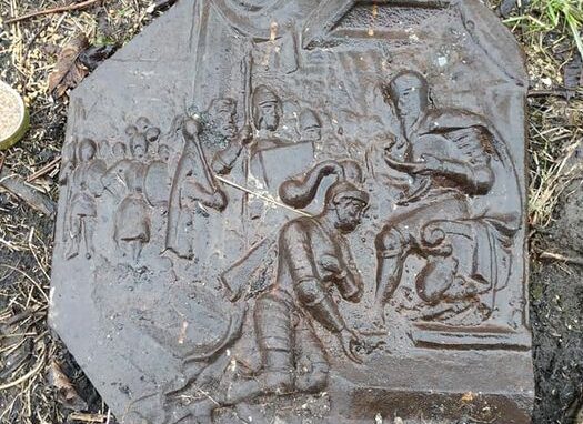 У Львівській області чоловік викопав барельєф галицьких бояр XIV століття