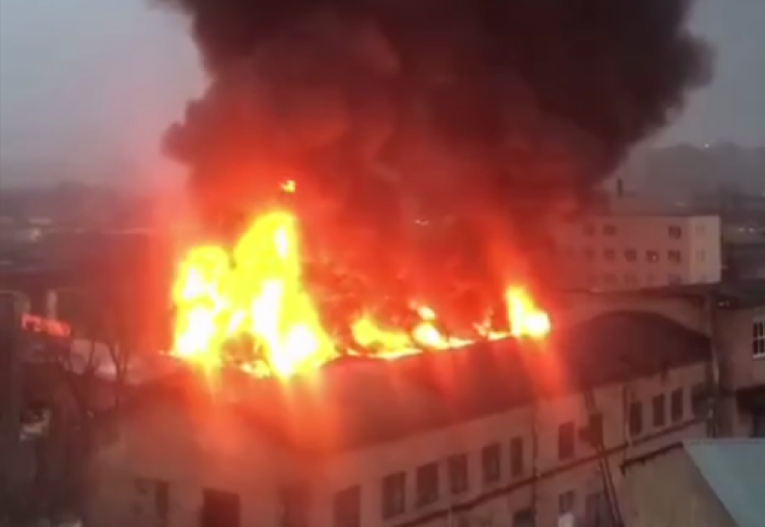 У Харкові масштабна пожежа - горить склад