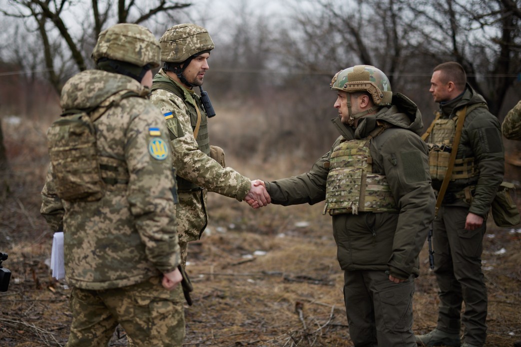  Украинские военные и Владимир Зеленский