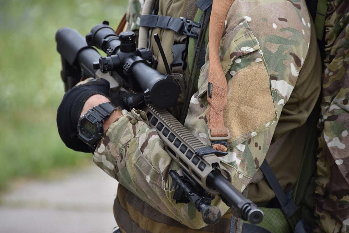 У Дніпрі спецпризначенці переплутали адресу, витягли з душу голого чоловіка і побили його