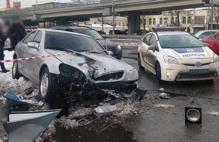 Водій у Києві тікав від патрульних та в'їхав у натовп (оновлено)