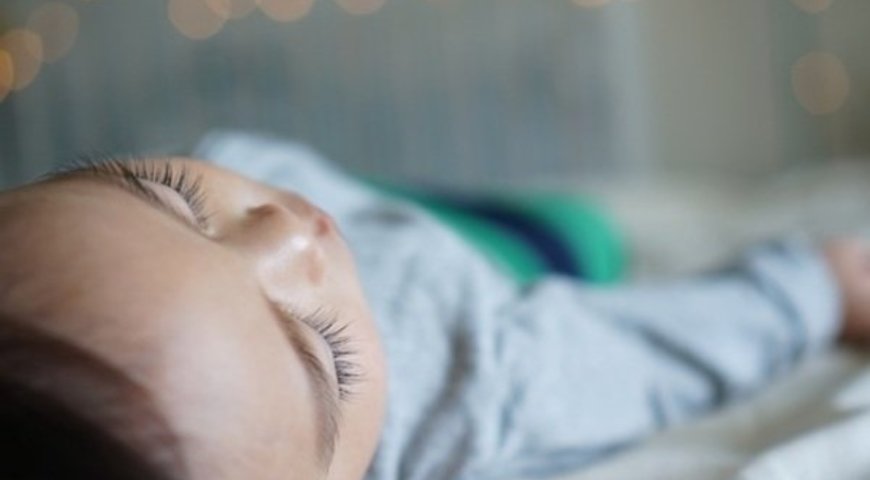 У Києві школярка випала з вікна восьмого поверху