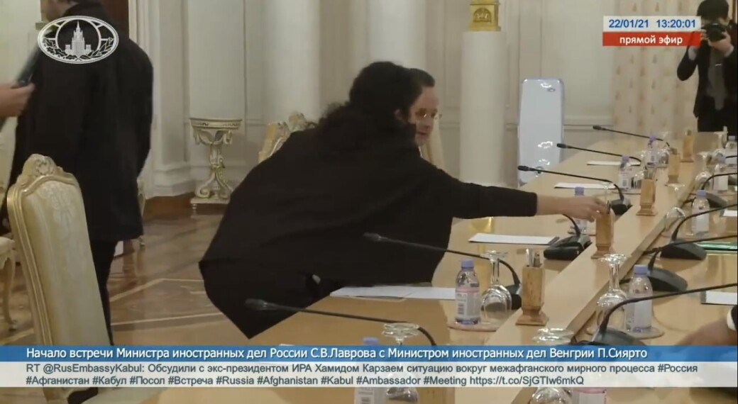 Воровала ручки: Лавров обвинил переводчицу главы венгерского МИД в краже - видео