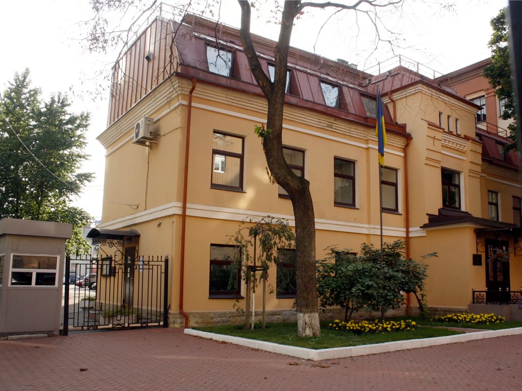 У Петербурзі напали з ножем на охоронця українського консульства - відео