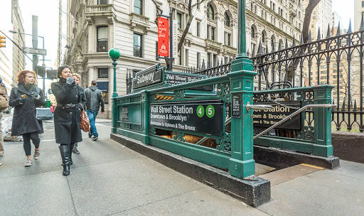 У Нью-Йорку невідомі з ножем нападали на пасажирів метро: є загиблі