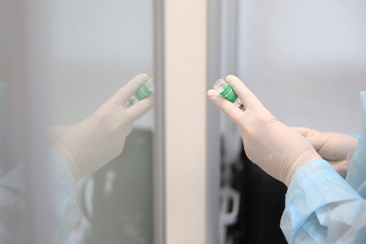 Нардеп Гончаренко вакцинировался против COVID - фото