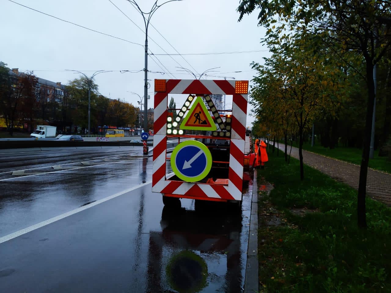 В Киеве ограничили движение транспорта по Оболонскому проспекту