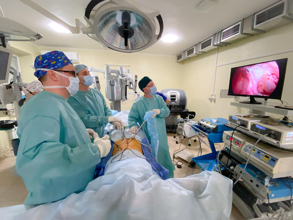 У Львові робот-хірург Da Vinci прооперував дитину - відео